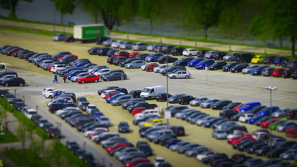 prywatny parking koło Modlina